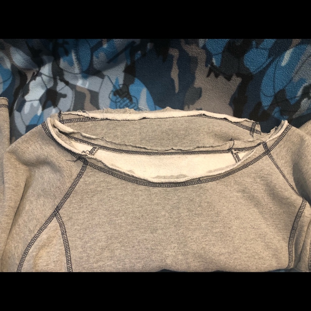 sweatshirt - Picture 4 of 5